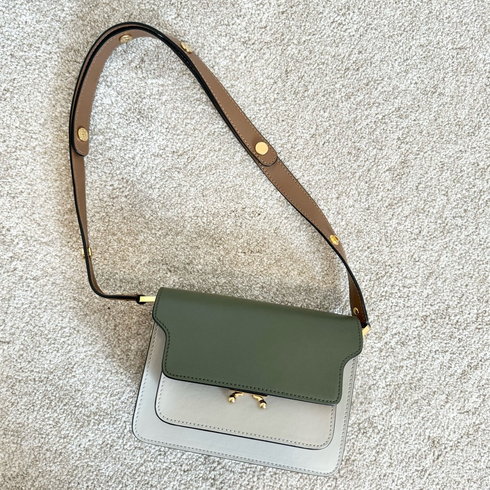 Marni mini trunk khaki and white